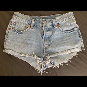 Levi 501 cut off shorts